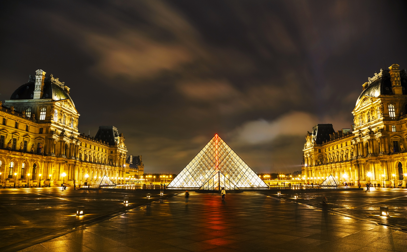 Louvre Cam Piramidi